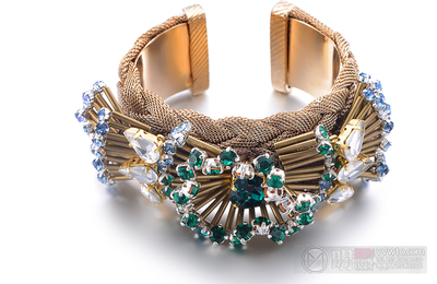 珠寶首飾 形神兼?zhèn)洌卦谄肺? />
</span>
<span id=