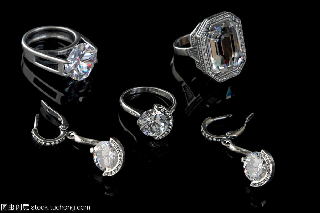 珠寶首飾 璀璨之光，映照千年文明與時(shí)尚風(fēng)華